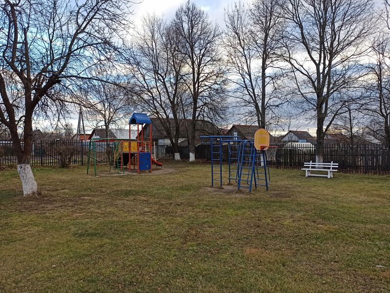 Детская площадка и спортивный городок